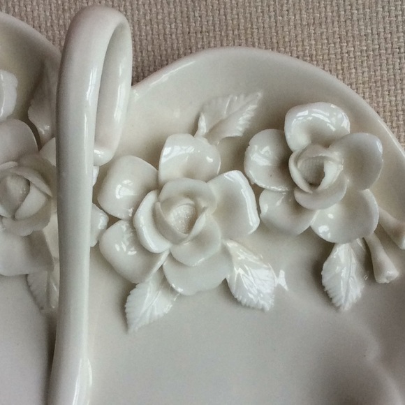 Antique Reflections ivory ceramic candy-trinket - Picture 4 of 5